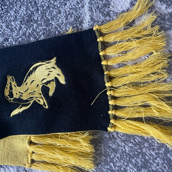 Hufflepuff scarf - Picture 2 of 3